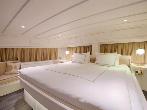 Cobra 3 Gulet ile Bodrum’dan başlayarak Ege ve Akdeniz’de lüks Mavi Tur deneyimi yaşayın. 24m, 6 kabinli, modern konfor ve su sporları ile ideal seçim.