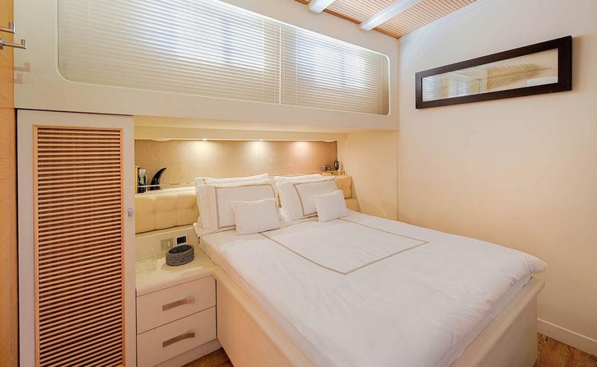 Ege ve Akdeniz’in saklı koylarında 5 kabinli Cobra King Gulet ile özel ve lüks bir mavi tur deneyimi. Profesyonel 6 kişilik mürettebat eşliğinde unutulmaz bir deniz tatili.