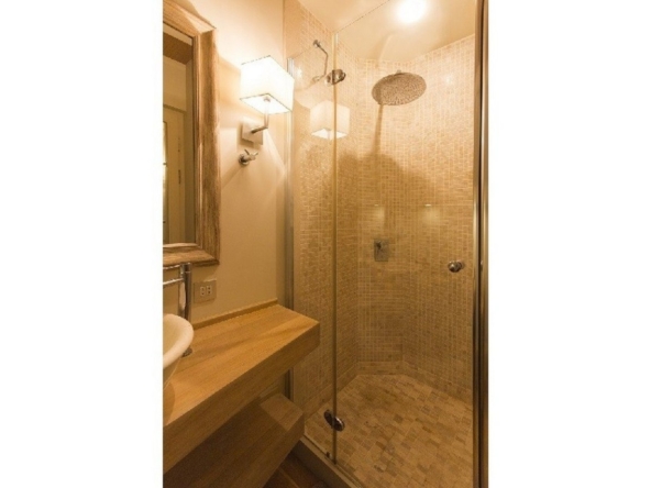 Ege ve Akdeniz’in saklı koylarında 5 kabinli Cobra King Gulet ile özel ve lüks bir mavi tur deneyimi. Profesyonel 6 kişilik mürettebat eşliğinde unutulmaz bir deniz tatili.