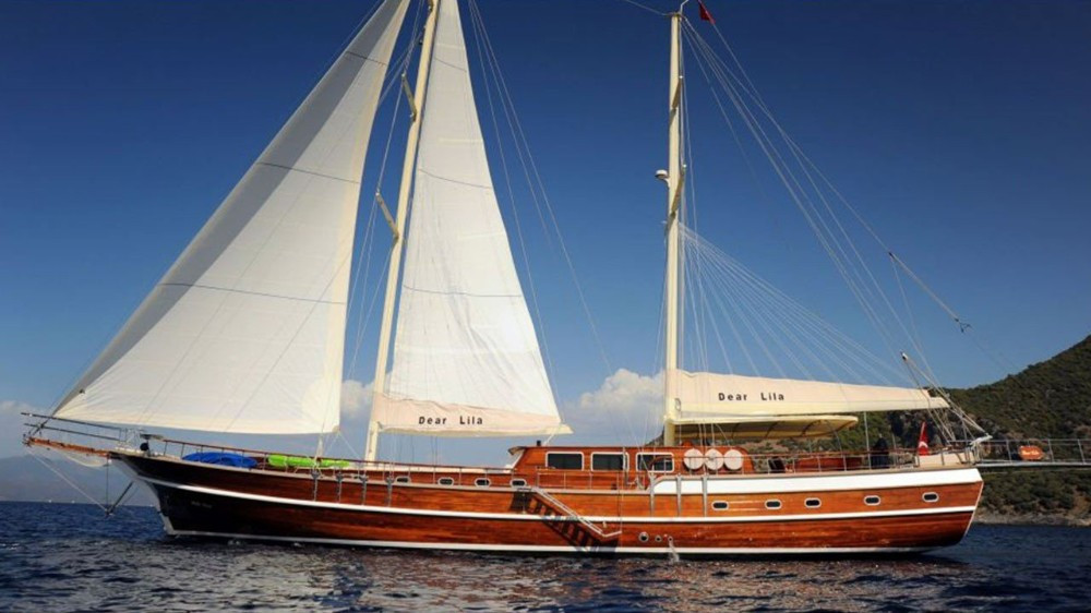 Dear Lila Gulet ile Fethiye ve Göcek’in saklı koylarında unutulmaz bir mavi yolculuk. 6 kabin, 14 kişilik kapasite ve profesyonel mürettebat ile lüks tatil deneyimi.