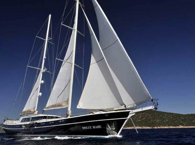 Bodrum çıkışlı 36 metrelik Dolce Mare Gulet, en-suite kabinler, jakuzili master kabinler, geniş güverte alanları ve profesyonel mürettebat ile eksiksiz bir mavi yolculuk sunuyor.