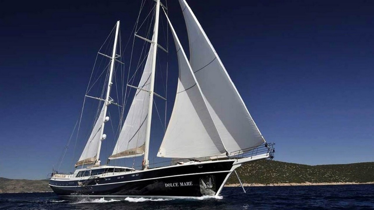 Bodrum çıkışlı 36 metrelik Dolce Mare Gulet, en-suite kabinler, jakuzili master kabinler, geniş güverte alanları ve profesyonel mürettebat ile eksiksiz bir mavi yolculuk sunuyor.