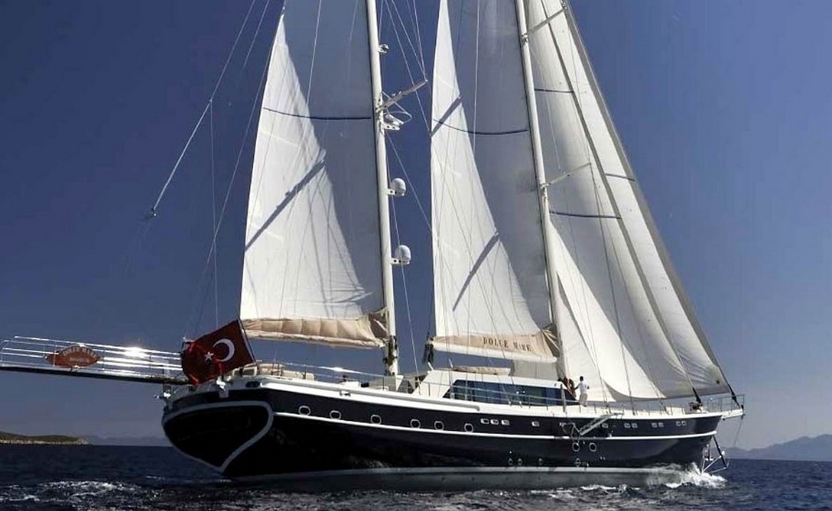 Bodrum çıkışlı 36 metrelik Dolce Mare Gulet, en-suite kabinler, jakuzili master kabinler, geniş güverte alanları ve profesyonel mürettebat ile eksiksiz bir mavi yolculuk sunuyor.