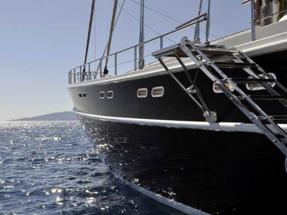 Bodrum çıkışlı 36 metrelik Dolce Mare Gulet, en-suite kabinler, jakuzili master kabinler, geniş güverte alanları ve profesyonel mürettebat ile eksiksiz bir mavi yolculuk sunuyor.