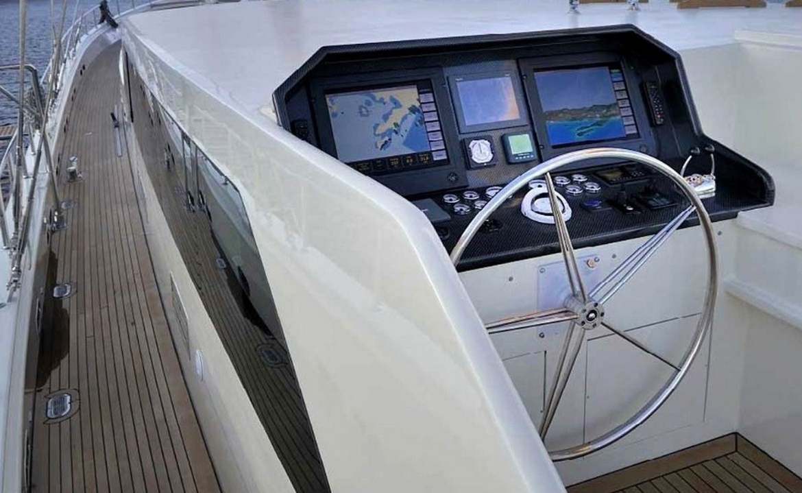 Bodrum çıkışlı 36 metrelik Dolce Mare Gulet, en-suite kabinler, jakuzili master kabinler, geniş güverte alanları ve profesyonel mürettebat ile eksiksiz bir mavi yolculuk sunuyor.