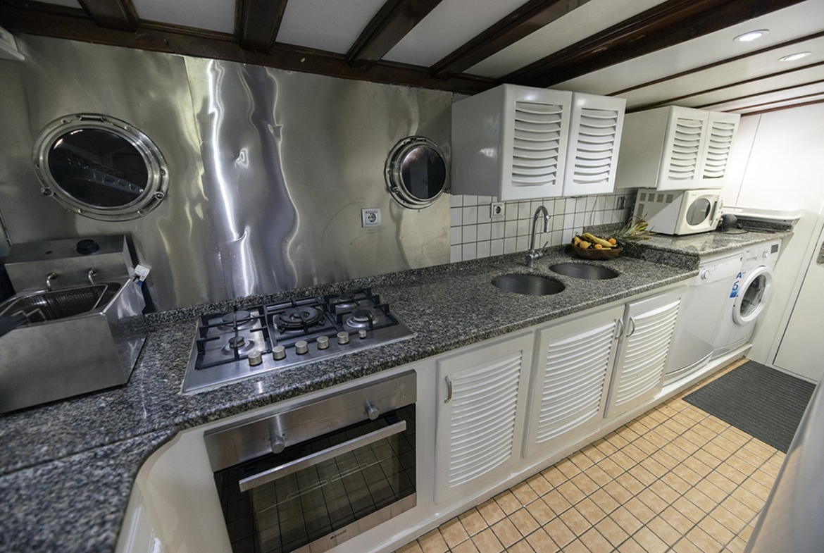 Duramaz Gulet – Fethiye Çıkışlı 6 Kabin Lüks Gulet Kiralama