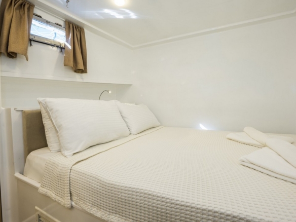 Holiday 5 gulet, 10 kabin ve 20 kişilik kapasitesiyle kalabalık gruplar için ideal mavi tur sunar. Güncel fiyatlar ve dahil hizmetler için Platin Yatçılık.