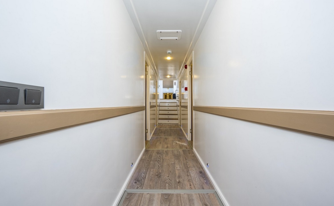 Holiday 5 gulet, 10 kabin ve 20 kişilik kapasitesiyle kalabalık gruplar için ideal mavi tur sunar. Güncel fiyatlar ve dahil hizmetler için Platin Yatçılık.