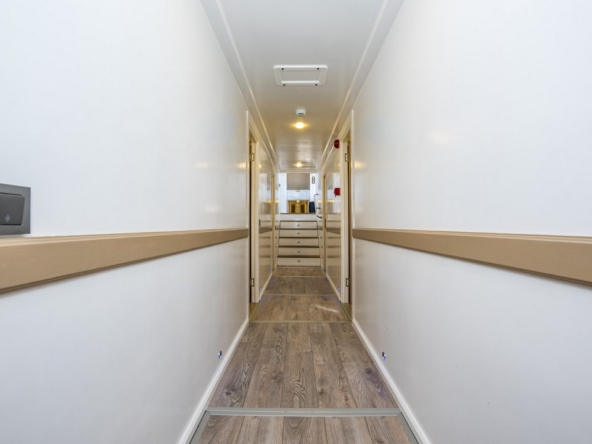 Holiday 5 gulet, 10 kabin ve 20 kişilik kapasitesiyle kalabalık gruplar için ideal mavi tur sunar. Güncel fiyatlar ve dahil hizmetler için Platin Yatçılık.