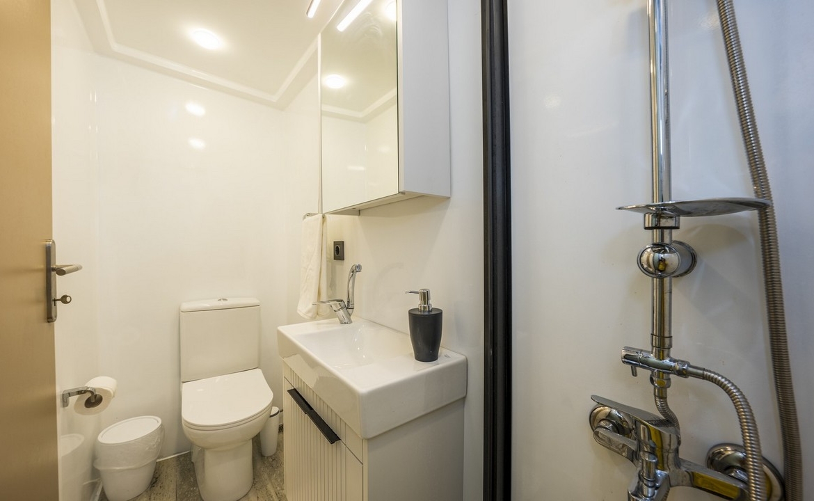 Holiday 5 gulet, 10 kabin ve 20 kişilik kapasitesiyle kalabalık gruplar için ideal mavi tur sunar. Güncel fiyatlar ve dahil hizmetler için Platin Yatçılık.