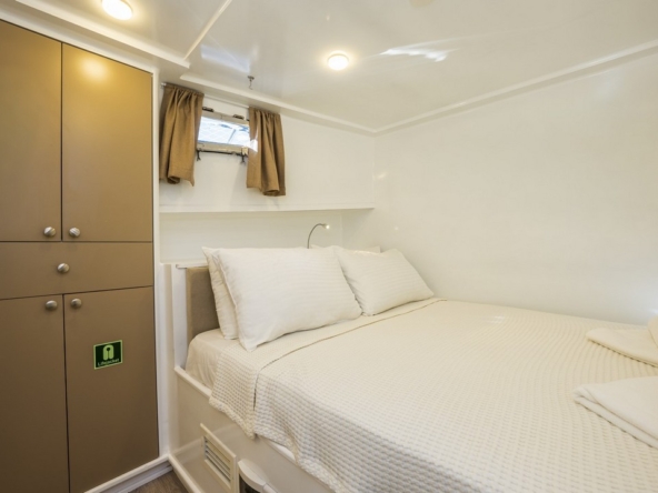 Holiday 5 gulet, 10 kabin ve 20 kişilik kapasitesiyle kalabalık gruplar için ideal mavi tur sunar. Güncel fiyatlar ve dahil hizmetler için Platin Yatçılık.