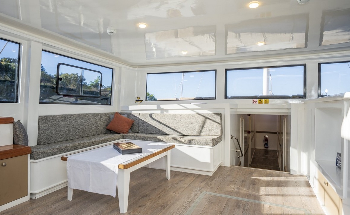 Holiday 5 gulet, 10 kabin ve 20 kişilik kapasitesiyle kalabalık gruplar için ideal mavi tur sunar. Güncel fiyatlar ve dahil hizmetler için Platin Yatçılık.