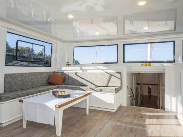 Holiday 5 gulet, 10 kabin ve 20 kişilik kapasitesiyle kalabalık gruplar için ideal mavi tur sunar. Güncel fiyatlar ve dahil hizmetler için Platin Yatçılık.