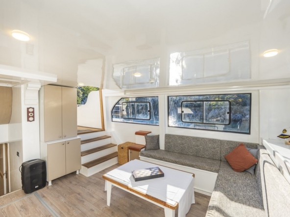 Holiday 5 gulet, 10 kabin ve 20 kişilik kapasitesiyle kalabalık gruplar için ideal mavi tur sunar. Güncel fiyatlar ve dahil hizmetler için Platin Yatçılık.