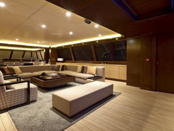 Bodrum’dan başlayan mavi turunuz için 46 m Infinity Gulet. 6 kabin, flybridge, jakuzi ve tüm su sporları ekipmanlarıyla rüya gibi bir Blue Cruise deneyimi.