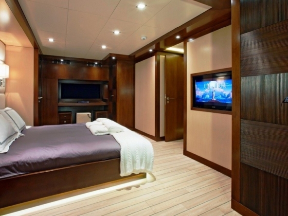 Bodrum’dan başlayan mavi turunuz için 46 m Infinity Gulet. 6 kabin, flybridge, jakuzi ve tüm su sporları ekipmanlarıyla rüya gibi bir Blue Cruise deneyimi.