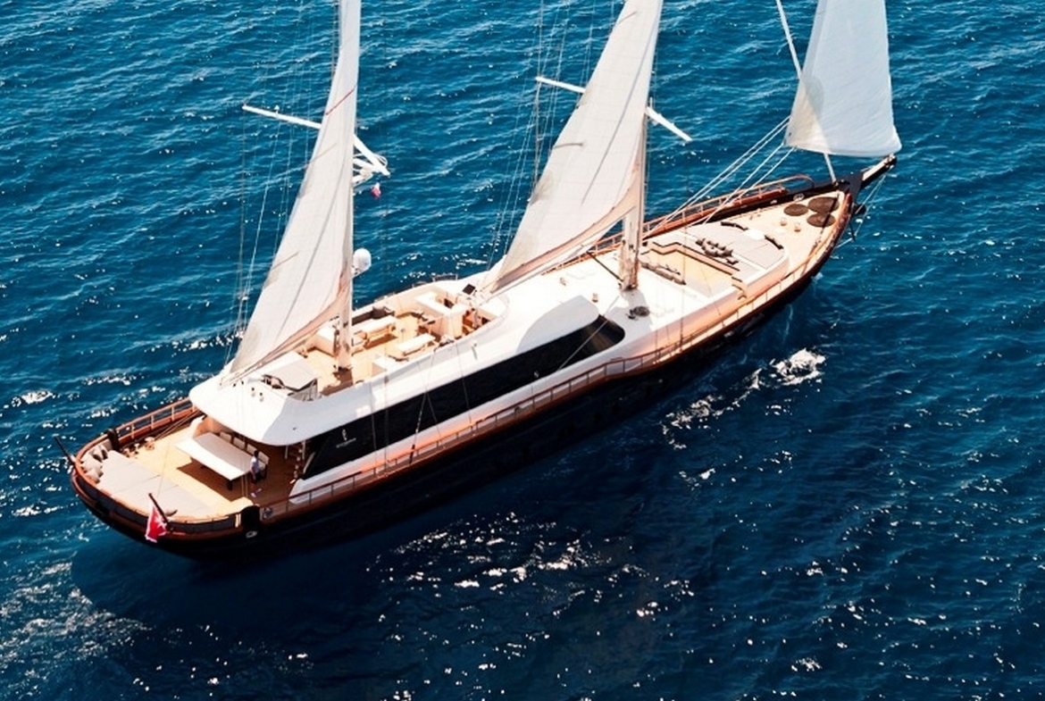 Bodrum’dan başlayan mavi turunuz için 46 m Infinity Gulet. 6 kabin, flybridge, jakuzi ve tüm su sporları ekipmanlarıyla rüya gibi bir Blue Cruise deneyimi.