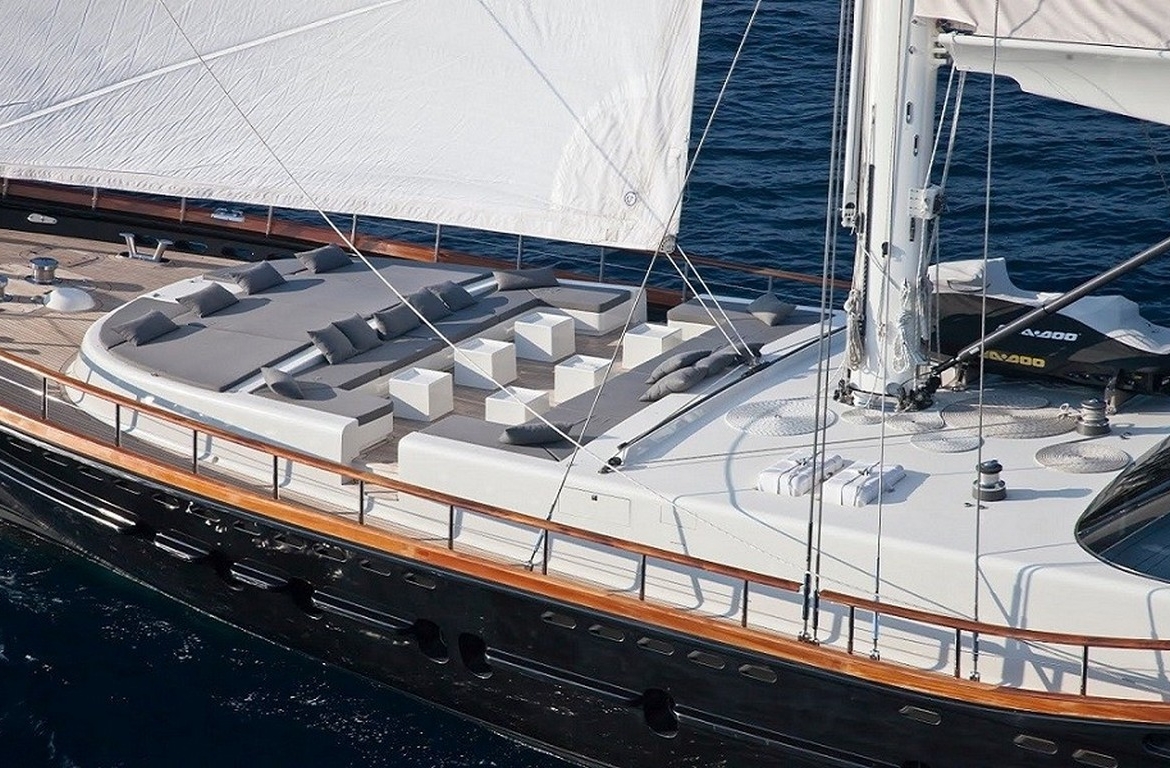 Bodrum’dan başlayan mavi turunuz için 46 m Infinity Gulet. 6 kabin, flybridge, jakuzi ve tüm su sporları ekipmanlarıyla rüya gibi bir Blue Cruise deneyimi.