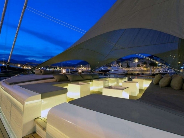 Bodrum’dan başlayan mavi turunuz için 46 m Infinity Gulet. 6 kabin, flybridge, jakuzi ve tüm su sporları ekipmanlarıyla rüya gibi bir Blue Cruise deneyimi.