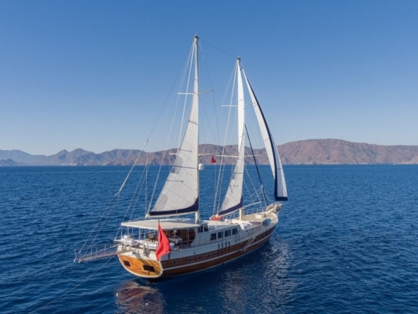 34 metre deluxe ketch gulet Kaptan Mehmet Buğra ile Marmaris’ten özel Mavi Tur! 8 kabin, 18 kişi kapasite, jakuzi, su sporları ve 6 kişilik profesyonel ekip ile lüks tatil deneyimi