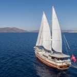 34 metre deluxe ketch gulet Kaptan Mehmet Buğra ile Marmaris’ten özel Mavi Tur! 8 kabin, 18 kişi kapasite, jakuzi, su sporları ve 6 kişilik profesyonel ekip ile lüks tatil deneyimi