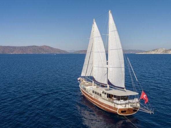 34 metre deluxe ketch gulet Kaptan Mehmet Buğra ile Marmaris’ten özel Mavi Tur! 8 kabin, 18 kişi kapasite, jakuzi, su sporları ve 6 kişilik profesyonel ekip ile lüks tatil deneyimi