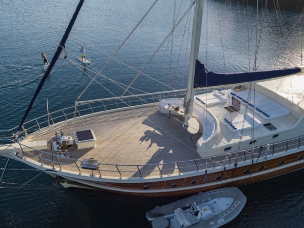 34 metre deluxe ketch gulet Kaptan Mehmet Buğra ile Marmaris’ten özel Mavi Tur! 8 kabin, 18 kişi kapasite, jakuzi, su sporları ve 6 kişilik profesyonel ekip ile lüks tatil deneyimi