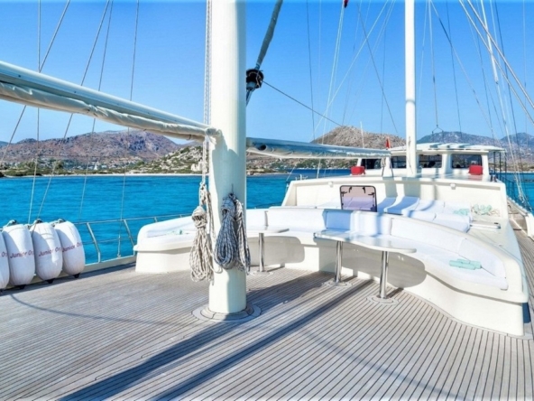 34 metre deluxe ketch gulet Kaptan Mehmet Buğra ile Marmaris’ten özel Mavi Tur! 8 kabin, 18 kişi kapasite, jakuzi, su sporları ve 6 kişilik profesyonel ekip ile lüks tatil deneyimi