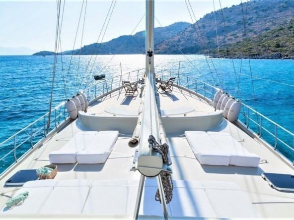 34 metre deluxe ketch gulet Kaptan Mehmet Buğra ile Marmaris’ten özel Mavi Tur! 8 kabin, 18 kişi kapasite, jakuzi, su sporları ve 6 kişilik profesyonel ekip ile lüks tatil deneyimi