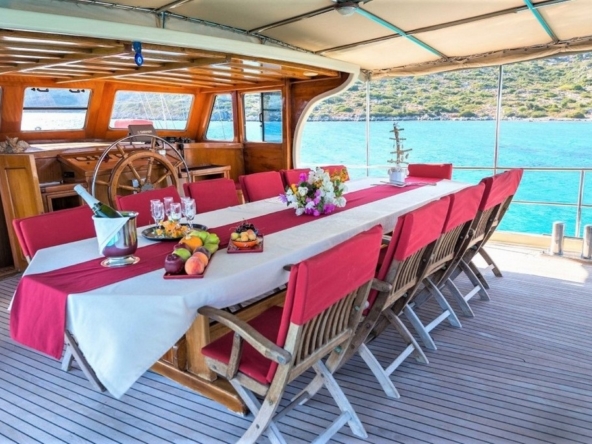 34 metre deluxe ketch gulet Kaptan Mehmet Buğra ile Marmaris’ten özel Mavi Tur! 8 kabin, 18 kişi kapasite, jakuzi, su sporları ve 6 kişilik profesyonel ekip ile lüks tatil deneyimi
