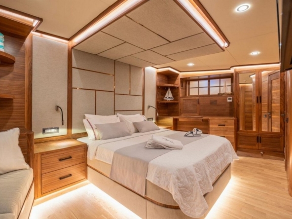 34 metre deluxe ketch gulet Kaptan Mehmet Buğra ile Marmaris’ten özel Mavi Tur! 8 kabin, 18 kişi kapasite, jakuzi, su sporları ve 6 kişilik profesyonel ekip ile lüks tatil deneyimi