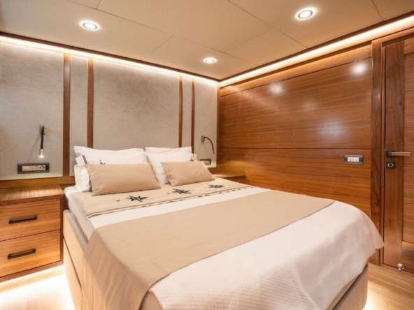 34 metre deluxe ketch gulet Kaptan Mehmet Buğra ile Marmaris’ten özel Mavi Tur! 8 kabin, 18 kişi kapasite, jakuzi, su sporları ve 6 kişilik profesyonel ekip ile lüks tatil deneyimi