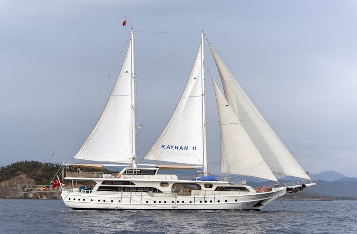 Türkiye’de Kayhan 11 Gulet kiralayın: 34 metre uzunluk, 10 kabin, 20 kişilik konfor ve unutulmaz mavi yolculuk deneyimi