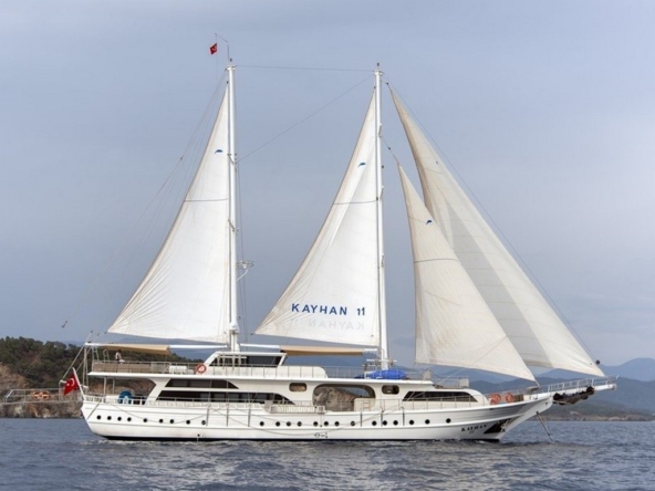 Türkiye’de Kayhan 11 Gulet kiralayın: 34 metre uzunluk, 10 kabin, 20 kişilik konfor ve unutulmaz mavi yolculuk deneyimi