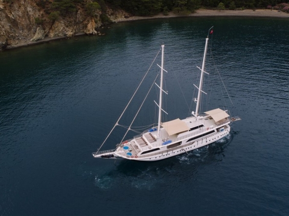 Türkiye’de Kayhan 11 Gulet kiralayın: 34 metre uzunluk, 10 kabin, 20 kişilik konfor ve unutulmaz mavi yolculuk deneyimi