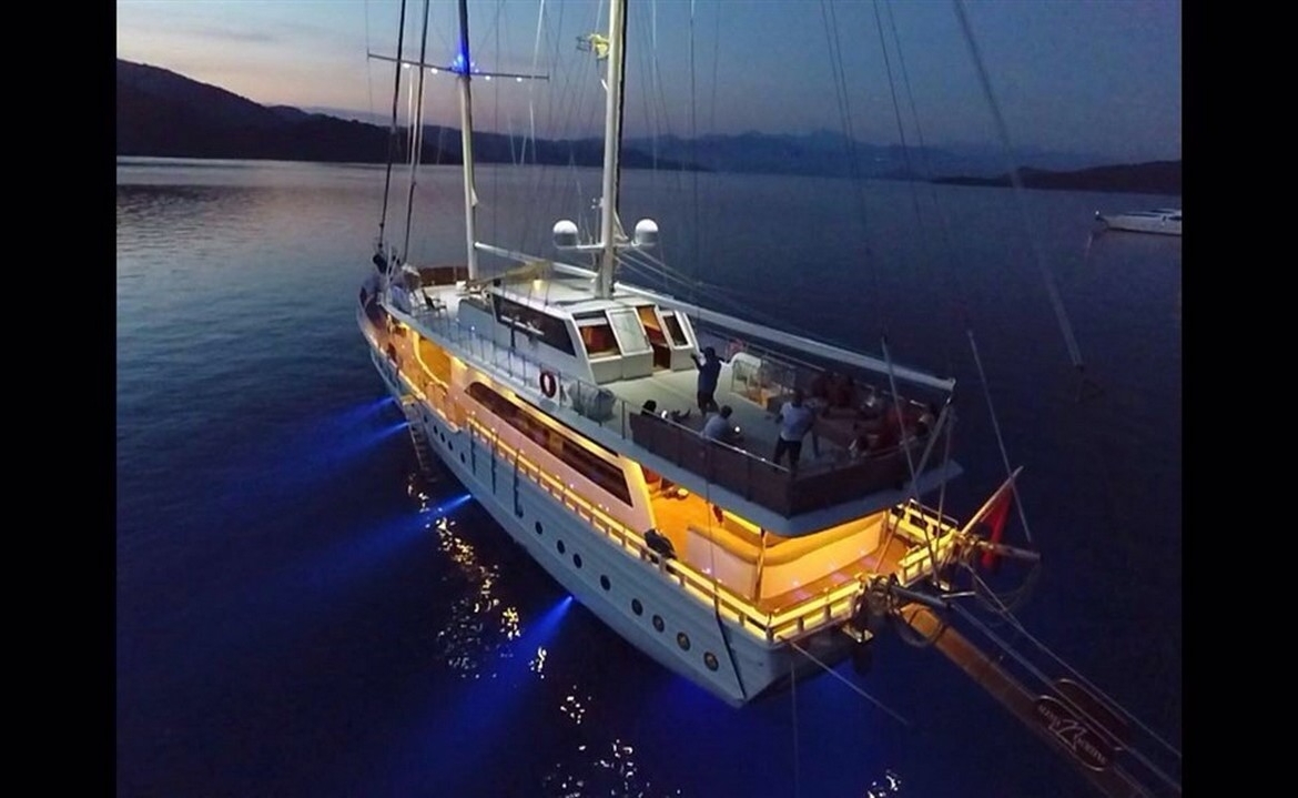 Türkiye’de Kayhan 11 Gulet kiralayın: 34 metre uzunluk, 10 kabin, 20 kişilik konfor ve unutulmaz mavi yolculuk deneyimi