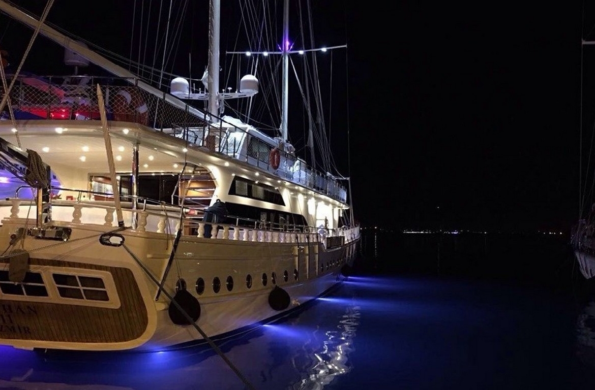 Türkiye’de Kayhan 11 Gulet kiralayın: 34 metre uzunluk, 10 kabin, 20 kişilik konfor ve unutulmaz mavi yolculuk deneyimi