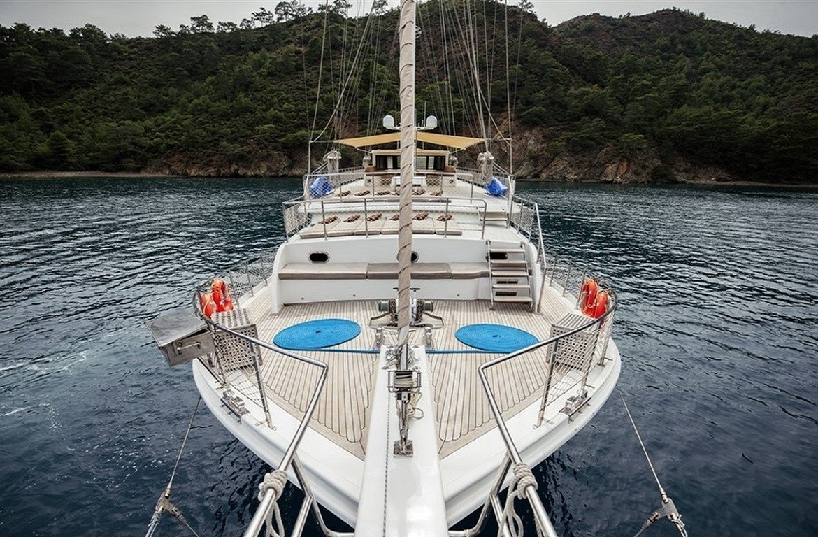 Türkiye’de Kayhan 11 Gulet kiralayın: 34 metre uzunluk, 10 kabin, 20 kişilik konfor ve unutulmaz mavi yolculuk deneyimi