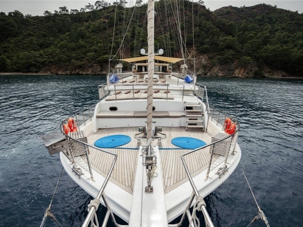 Türkiye’de Kayhan 11 Gulet kiralayın: 34 metre uzunluk, 10 kabin, 20 kişilik konfor ve unutulmaz mavi yolculuk deneyimi