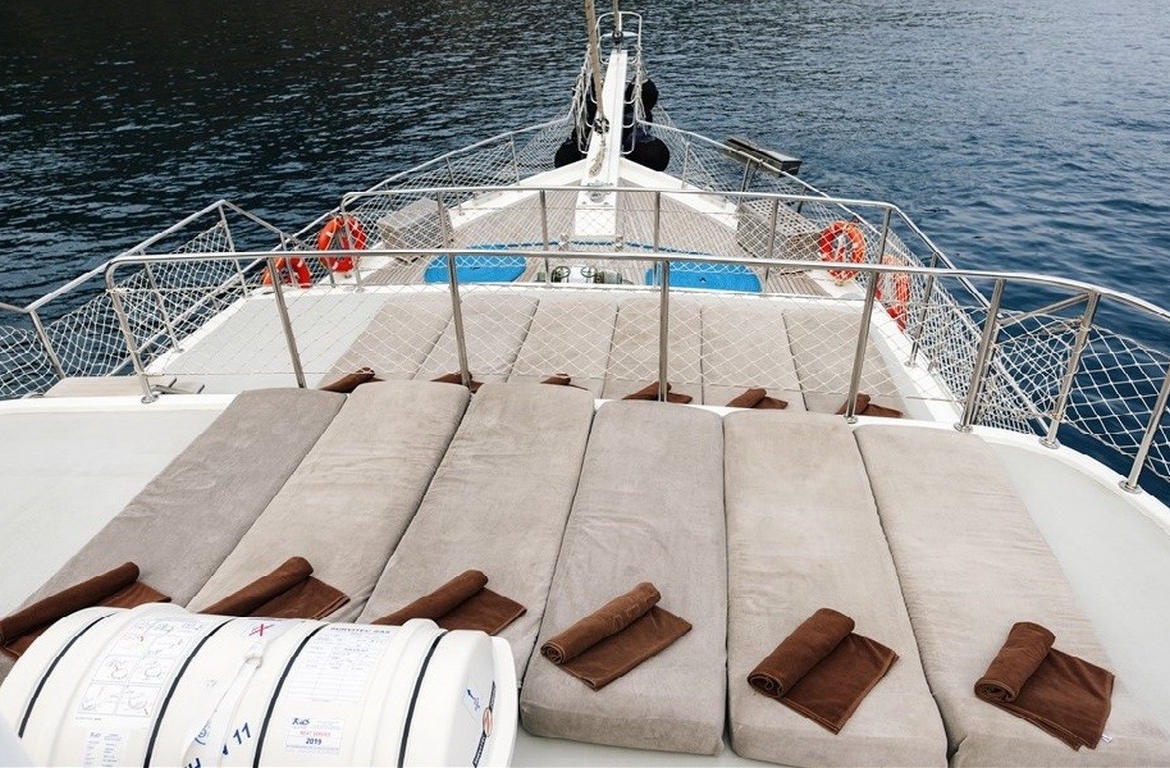 Türkiye’de Kayhan 11 Gulet kiralayın: 34 metre uzunluk, 10 kabin, 20 kişilik konfor ve unutulmaz mavi yolculuk deneyimi