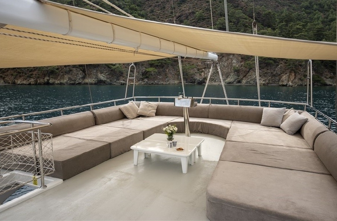 Türkiye’de Kayhan 11 Gulet kiralayın: 34 metre uzunluk, 10 kabin, 20 kişilik konfor ve unutulmaz mavi yolculuk deneyimi