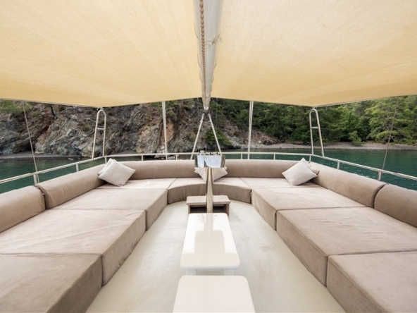 Türkiye’de Kayhan 11 Gulet kiralayın: 34 metre uzunluk, 10 kabin, 20 kişilik konfor ve unutulmaz mavi yolculuk deneyimi