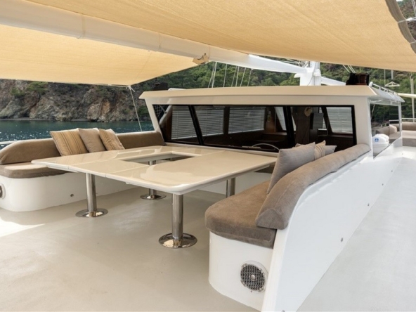 Türkiye’de Kayhan 11 Gulet kiralayın: 34 metre uzunluk, 10 kabin, 20 kişilik konfor ve unutulmaz mavi yolculuk deneyimi