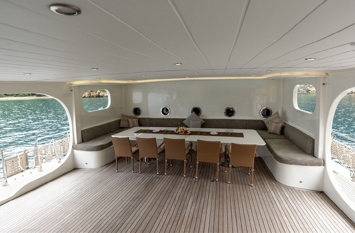 Türkiye’de Kayhan 11 Gulet kiralayın: 34 metre uzunluk, 10 kabin, 20 kişilik konfor ve unutulmaz mavi yolculuk deneyimi