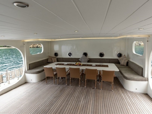 Türkiye’de Kayhan 11 Gulet kiralayın: 34 metre uzunluk, 10 kabin, 20 kişilik konfor ve unutulmaz mavi yolculuk deneyimi