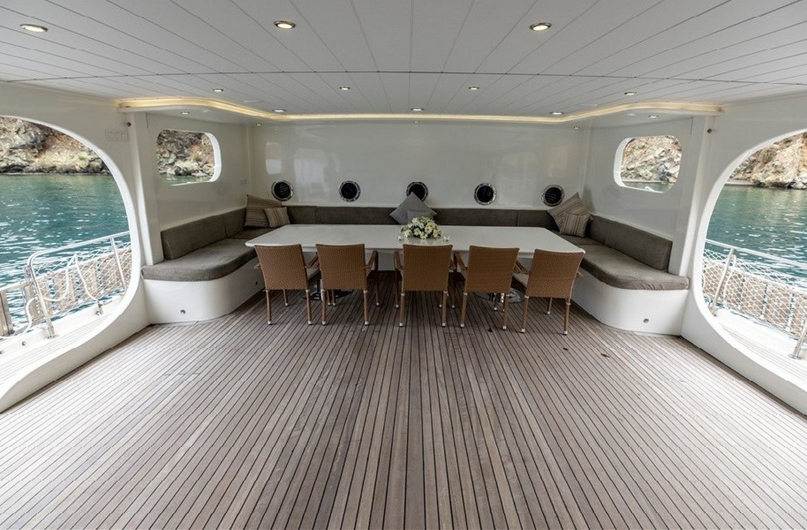 Türkiye’de Kayhan 11 Gulet kiralayın: 34 metre uzunluk, 10 kabin, 20 kişilik konfor ve unutulmaz mavi yolculuk deneyimi