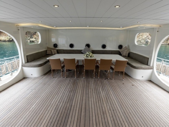 Türkiye’de Kayhan 11 Gulet kiralayın: 34 metre uzunluk, 10 kabin, 20 kişilik konfor ve unutulmaz mavi yolculuk deneyimi