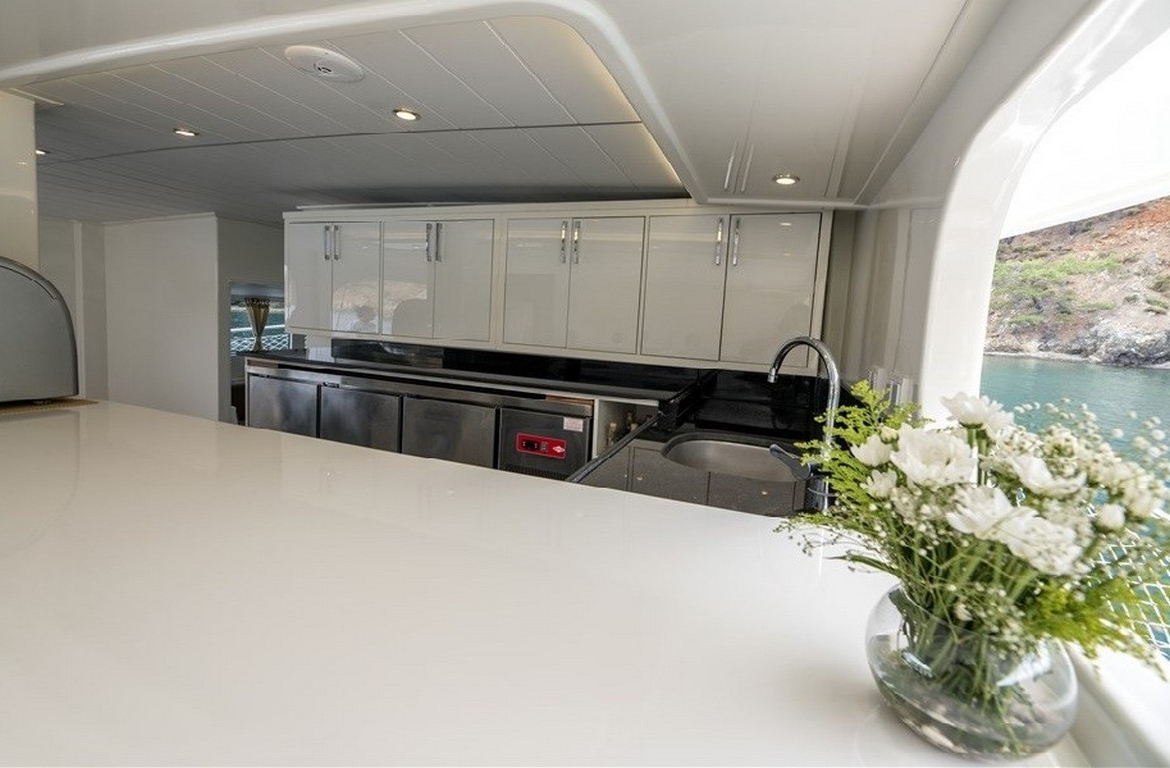 Türkiye’de Kayhan 11 Gulet kiralayın: 34 metre uzunluk, 10 kabin, 20 kişilik konfor ve unutulmaz mavi yolculuk deneyimi