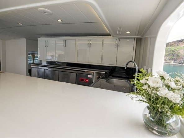 Türkiye’de Kayhan 11 Gulet kiralayın: 34 metre uzunluk, 10 kabin, 20 kişilik konfor ve unutulmaz mavi yolculuk deneyimi