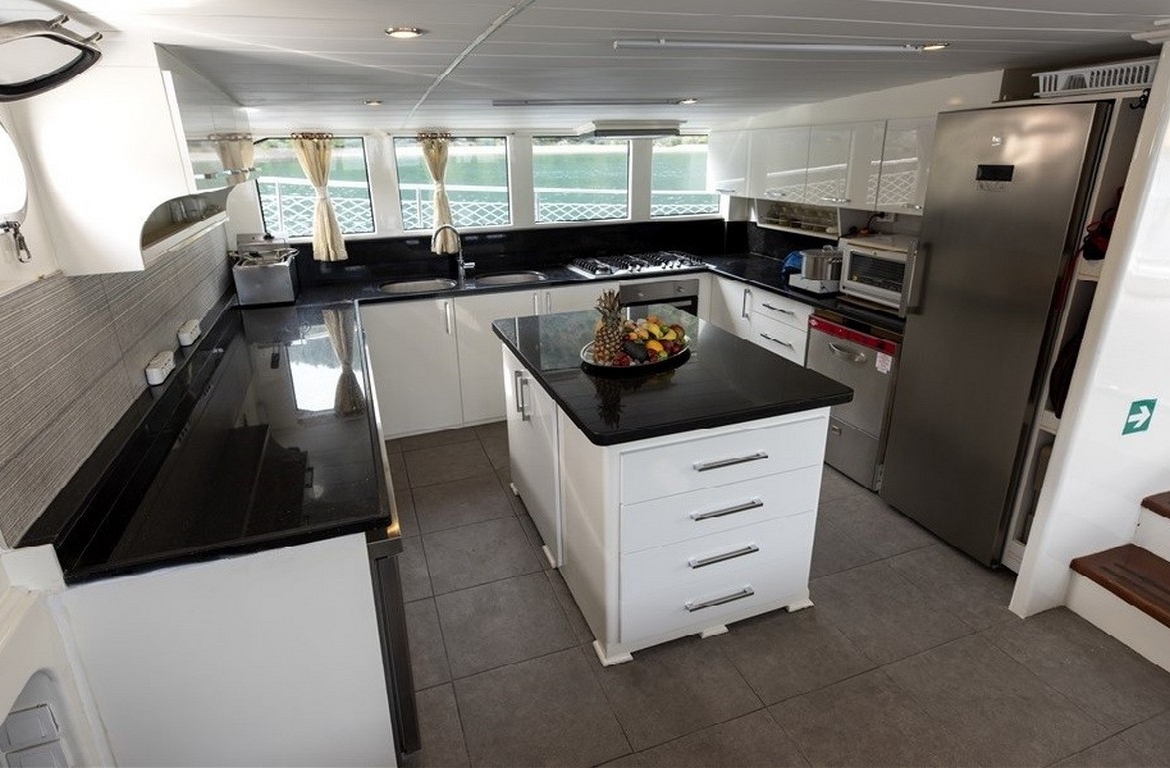 Türkiye’de Kayhan 11 Gulet kiralayın: 34 metre uzunluk, 10 kabin, 20 kişilik konfor ve unutulmaz mavi yolculuk deneyimi